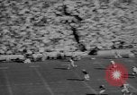Standbild Fußballspiel East Lansing Michigan USA, 1958, aus Sekunde 29 historischem Filmmaterial Videoclip 65675055663