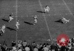 Standbild Fußballspiel East Lansing Michigan USA, 1958, aus Sekunde 38 historischem Filmmaterial Videoclip 65675055663