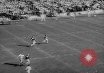 Standbild Fußballspiel East Lansing Michigan USA, 1958, aus Sekunde 41 historischem Filmmaterial Videoclip 65675055663