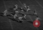 Standbild Fußballspiel East Lansing Michigan USA, 1958, aus Sekunde 52 historischem Filmmaterial Videoclip 65675055663
