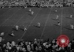 Standbild Fußballspiel East Lansing Michigan USA, 1958, aus Sekunde 55 historischem Filmmaterial Videoclip 65675055663
