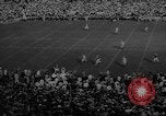 Standbild Fußballspiel East Lansing Michigan USA, 1958, aus Sekunde 57 historischem Filmmaterial Videoclip 65675055663