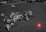 Standbild Fußballspiel East Lansing Michigan USA, 1958, aus Sekunde 61 historischem Filmmaterial Videoclip 65675055663