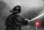 Immagine di Infuriano gli incendi forestali Malibu California USA, 1958, secondo 39 filmato di repertorio 65675055665