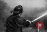 Immagine di Infuriano gli incendi forestali Malibu California USA, 1958, secondo 40 filmato di repertorio 65675055665