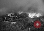 Immagine di Infuriano gli incendi forestali Malibu California USA, 1958, secondo 47 filmato di repertorio 65675055665