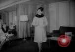 Standbild Leder fashion parade Pazifik, 1960, aus Sekunde 9 historischem Filmmaterial Videoclip 65675055684