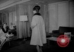Standbild Leder fashion parade Pazifik, 1960, aus Sekunde 10 historischem Filmmaterial Videoclip 65675055684