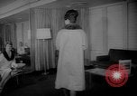 Standbild Leder fashion parade Pazifik, 1960, aus Sekunde 11 historischem Filmmaterial Videoclip 65675055684