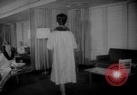 Standbild Leder fashion parade Pazifik, 1960, aus Sekunde 13 historischem Filmmaterial Videoclip 65675055684