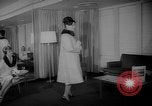 Standbild Leder fashion parade Pazifik, 1960, aus Sekunde 14 historischem Filmmaterial Videoclip 65675055684