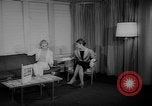 Standbild Leder fashion parade Pazifik, 1960, aus Sekunde 16 historischem Filmmaterial Videoclip 65675055684