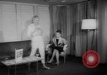 Standbild Leder fashion parade Pazifik, 1960, aus Sekunde 18 historischem Filmmaterial Videoclip 65675055684