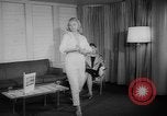 Standbild Leder fashion parade Pazifik, 1960, aus Sekunde 19 historischem Filmmaterial Videoclip 65675055684
