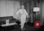 Standbild Leder fashion parade Pazifik, 1960, aus Sekunde 23 historischem Filmmaterial Videoclip 65675055684