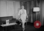 Standbild Leder fashion parade Pazifik, 1960, aus Sekunde 24 historischem Filmmaterial Videoclip 65675055684
