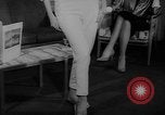 Standbild Leder fashion parade Pazifik, 1960, aus Sekunde 26 historischem Filmmaterial Videoclip 65675055684