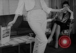 Standbild Leder fashion parade Pazifik, 1960, aus Sekunde 29 historischem Filmmaterial Videoclip 65675055684