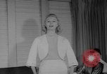 Standbild Leder fashion parade Pazifik, 1960, aus Sekunde 33 historischem Filmmaterial Videoclip 65675055684