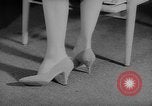 Standbild Leder fashion parade Pazifik, 1960, aus Sekunde 34 historischem Filmmaterial Videoclip 65675055684