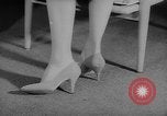Standbild Leder fashion parade Pazifik, 1960, aus Sekunde 35 historischem Filmmaterial Videoclip 65675055684