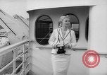 Standbild Leder fashion parade Pazifik, 1960, aus Sekunde 48 historischem Filmmaterial Videoclip 65675055684