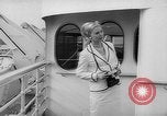Standbild Leder fashion parade Pazifik, 1960, aus Sekunde 50 historischem Filmmaterial Videoclip 65675055684