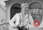 Standbild Leder fashion parade Pazifik, 1960, aus Sekunde 55 historischem Filmmaterial Videoclip 65675055684