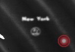 Standbild goldene Handschuhe New York City USA, 1960, aus Sekunde 1 historischem Filmmaterial Videoclip 65675055687