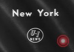 Standbild goldene Handschuhe New York City USA, 1960, aus Sekunde 3 historischem Filmmaterial Videoclip 65675055687