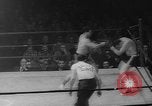 Standbild goldene Handschuhe New York City USA, 1960, aus Sekunde 14 historischem Filmmaterial Videoclip 65675055687