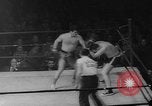 Standbild goldene Handschuhe New York City USA, 1960, aus Sekunde 15 historischem Filmmaterial Videoclip 65675055687