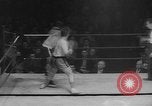 Standbild goldene Handschuhe New York City USA, 1960, aus Sekunde 20 historischem Filmmaterial Videoclip 65675055687