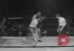 Standbild goldene Handschuhe New York City USA, 1960, aus Sekunde 22 historischem Filmmaterial Videoclip 65675055687