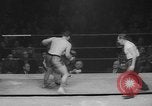 Standbild goldene Handschuhe New York City USA, 1960, aus Sekunde 23 historischem Filmmaterial Videoclip 65675055687