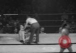 Standbild goldene Handschuhe New York City USA, 1960, aus Sekunde 26 historischem Filmmaterial Videoclip 65675055687