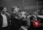 Standbild goldene Handschuhe New York City USA, 1960, aus Sekunde 28 historischem Filmmaterial Videoclip 65675055687