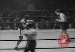 Standbild goldene Handschuhe New York City USA, 1960, aus Sekunde 35 historischem Filmmaterial Videoclip 65675055687