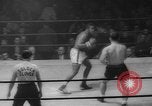 Standbild goldene Handschuhe New York City USA, 1960, aus Sekunde 37 historischem Filmmaterial Videoclip 65675055687