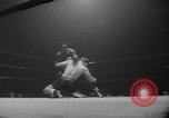 Standbild goldene Handschuhe New York City USA, 1960, aus Sekunde 39 historischem Filmmaterial Videoclip 65675055687