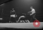 Standbild goldene Handschuhe New York City USA, 1960, aus Sekunde 40 historischem Filmmaterial Videoclip 65675055687