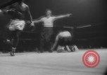 Standbild goldene Handschuhe New York City USA, 1960, aus Sekunde 41 historischem Filmmaterial Videoclip 65675055687