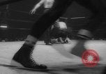 Standbild goldene Handschuhe New York City USA, 1960, aus Sekunde 42 historischem Filmmaterial Videoclip 65675055687