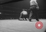 Standbild goldene Handschuhe New York City USA, 1960, aus Sekunde 43 historischem Filmmaterial Videoclip 65675055687