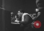 Standbild goldene Handschuhe New York City USA, 1960, aus Sekunde 44 historischem Filmmaterial Videoclip 65675055687