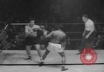 Standbild goldene Handschuhe New York City USA, 1960, aus Sekunde 48 historischem Filmmaterial Videoclip 65675055687