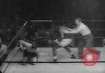 Standbild goldene Handschuhe New York City USA, 1960, aus Sekunde 51 historischem Filmmaterial Videoclip 65675055687