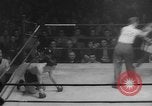Standbild goldene Handschuhe New York City USA, 1960, aus Sekunde 52 historischem Filmmaterial Videoclip 65675055687