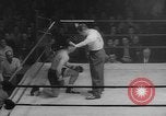 Standbild goldene Handschuhe New York City USA, 1960, aus Sekunde 56 historischem Filmmaterial Videoclip 65675055687