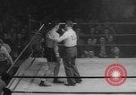 Standbild goldene Handschuhe New York City USA, 1960, aus Sekunde 57 historischem Filmmaterial Videoclip 65675055687